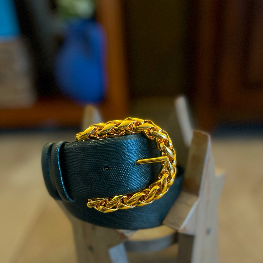 Vintage deep hunter green  and gold   leather  Carlisle belt 36  inches small